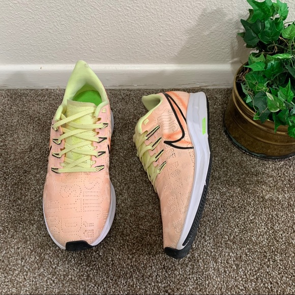 Nike Air Zoom Pegasus 36 Premium Rise Running Shoe - Picture 11 of 12